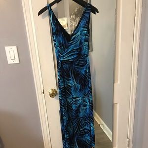 V neck maxi dress with slit in the front